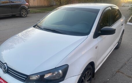 Volkswagen Polo VI (EU Market), 2013 год, 450 000 рублей, 2 фотография