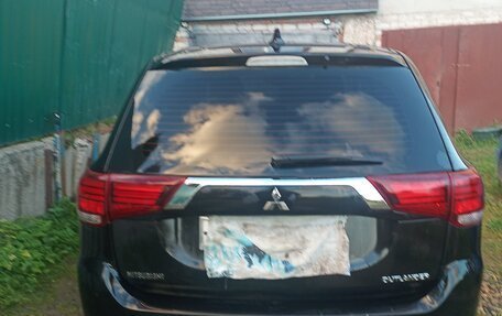 Mitsubishi Outlander III рестайлинг 3, 2017 год, 1 600 000 рублей, 6 фотография
