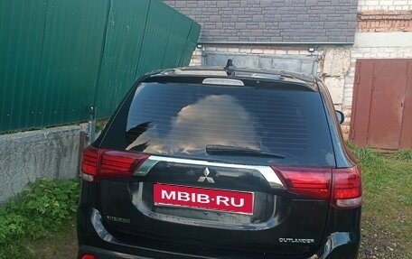 Mitsubishi Outlander III рестайлинг 3, 2017 год, 1 600 000 рублей, 8 фотография