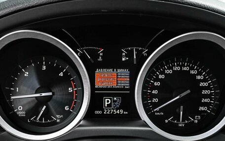 Toyota Land Cruiser 200, 2014 год, 3 894 000 рублей, 15 фотография
