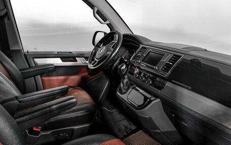 Volkswagen Multivan T6 рестайлинг, 2017 год, 3 480 000 рублей, 12 фотография