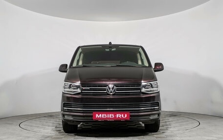 Volkswagen Multivan T6 рестайлинг, 2017 год, 3 480 000 рублей, 2 фотография