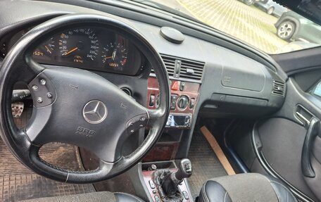 Mercedes-Benz C-Класс, 1997 год, 280 000 рублей, 6 фотография
