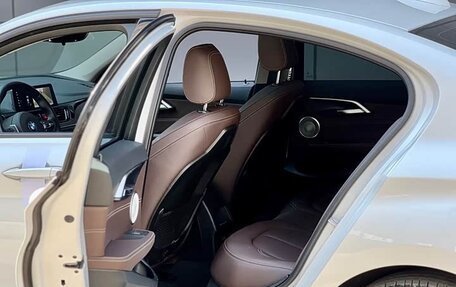 BMW 1 серия, 2023 год, 1 900 000 рублей, 27 фотография