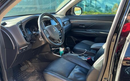 Mitsubishi Outlander III рестайлинг 3, 2020 год, 2 300 000 рублей, 10 фотография