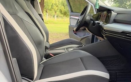 Volkswagen Golf VIII, 2022 год, 1 950 000 рублей, 13 фотография
