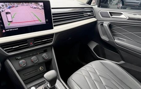 Volkswagen Tiguan II, 2022 год, 2 900 000 рублей, 9 фотография