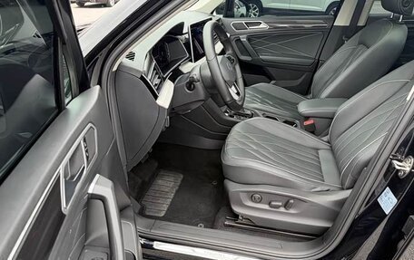 Volkswagen Tiguan II, 2022 год, 2 900 000 рублей, 7 фотография