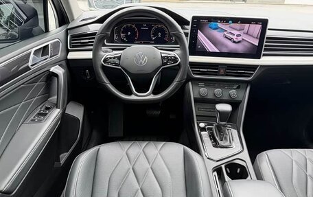 Volkswagen Tiguan II, 2022 год, 2 900 000 рублей, 11 фотография