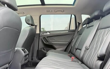 Volkswagen Tiguan II, 2022 год, 2 900 000 рублей, 17 фотография