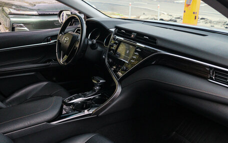 Toyota Camry, 2020 год, 2 300 000 рублей, 7 фотография