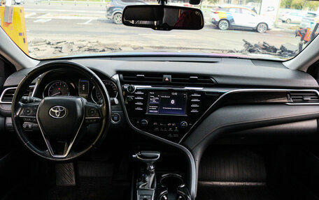 Toyota Camry, 2020 год, 2 300 000 рублей, 9 фотография