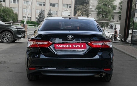 Toyota Camry, 2020 год, 2 300 000 рублей, 5 фотография