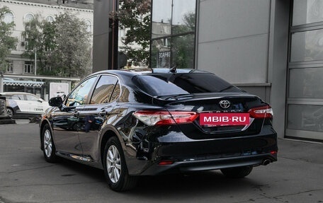 Toyota Camry, 2020 год, 2 300 000 рублей, 6 фотография