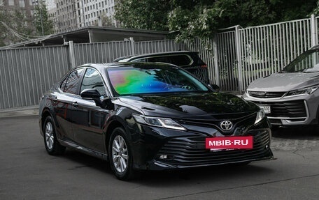 Toyota Camry, 2020 год, 2 300 000 рублей, 3 фотография