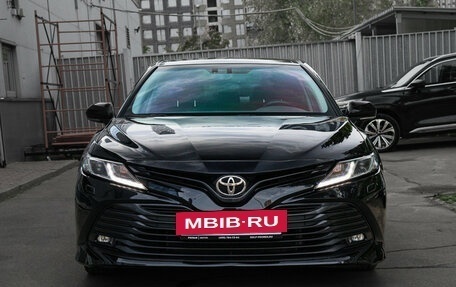 Toyota Camry, 2020 год, 2 300 000 рублей, 2 фотография
