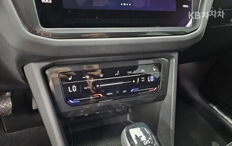 Volkswagen Tiguan II, 2023 год, 2 369 017 рублей, 10 фотография
