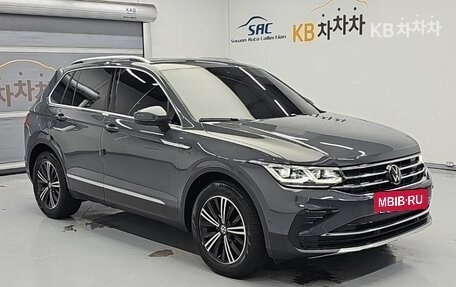 Volkswagen Tiguan II, 2023 год, 2 369 017 рублей, 4 фотография