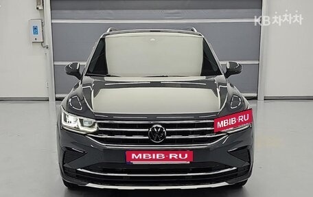 Volkswagen Tiguan II, 2023 год, 2 369 017 рублей, 2 фотография