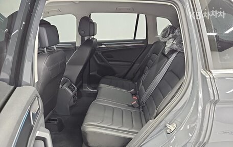 Volkswagen Tiguan II, 2023 год, 2 369 017 рублей, 12 фотография