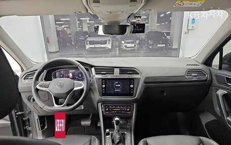 Volkswagen Tiguan II, 2023 год, 2 369 017 рублей, 6 фотография