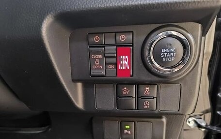 Toyota Roomy I, 2022 год, 840 000 рублей, 21 фотография