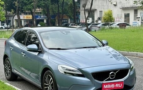 Volvo V40 II рестайлинг, 2019 год, 1 080 000 рублей, 1 фотография