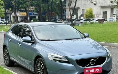 Volvo V40 II рестайлинг, 2019 год, 1 080 000 рублей, 1 фотография