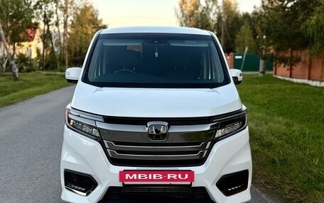 Honda Stepwgn IV, 2019 год, 2 590 000 рублей, 2 фотография