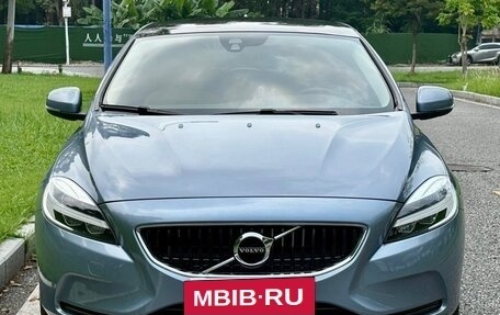 Volvo V40 II рестайлинг, 2019 год, 1 080 000 рублей, 2 фотография