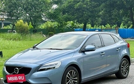 Volvo V40 II рестайлинг, 2019 год, 1 080 000 рублей, 3 фотография
