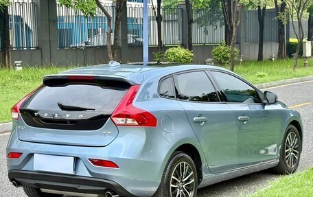Volvo V40 II рестайлинг, 2019 год, 1 080 000 рублей, 10 фотография