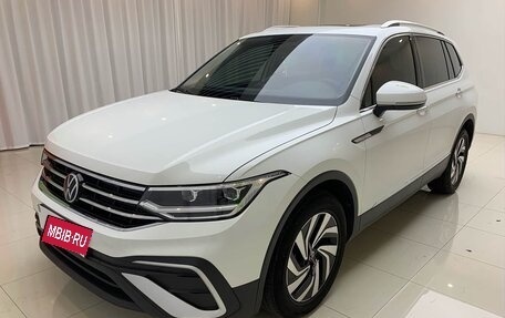 Volkswagen Tiguan II, 2022 год, 1 790 000 рублей, 1 фотография