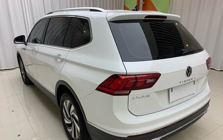 Volkswagen Tiguan II, 2022 год, 1 790 000 рублей, 6 фотография