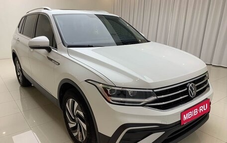 Volkswagen Tiguan II, 2022 год, 1 790 000 рублей, 3 фотография
