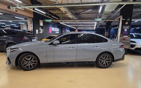 BMW 5 серия, 2025 год, 7 390 000 рублей, 2 фотография