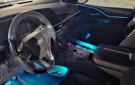Cadillac Escalade V, 2023 год, 11 000 000 рублей, 15 фотография