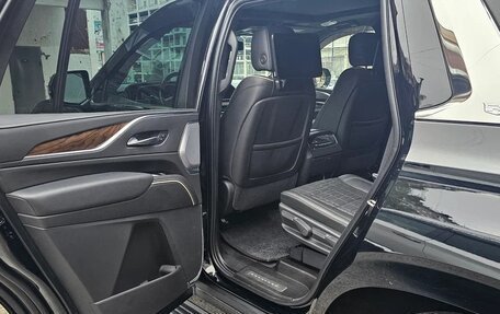 Cadillac Escalade V, 2023 год, 11 000 000 рублей, 32 фотография