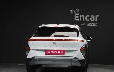 Hyundai Kona, 2023 год, 1 800 000 рублей, 4 фотография