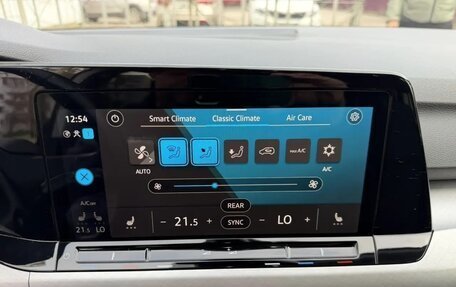 Volkswagen Golf VIII, 2022 год, 2 072 000 рублей, 27 фотография