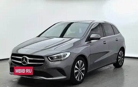 Mercedes-Benz B-Класс, 2021 год, 1 700 000 рублей, 2 фотография