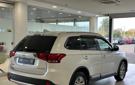 Mitsubishi Outlander III рестайлинг 3, 2018 год, 2 275 000 рублей, 4 фотография