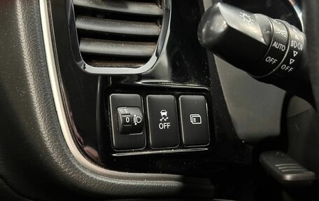 Mitsubishi Outlander III рестайлинг 3, 2018 год, 2 275 000 рублей, 11 фотография