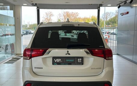 Mitsubishi Outlander III рестайлинг 3, 2018 год, 2 275 000 рублей, 5 фотография