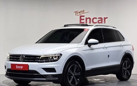 Volkswagen Tiguan II, 2019 год, 1 989 000 рублей, 1 фотография