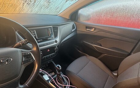 Hyundai Solaris II рестайлинг, 2017 год, 1 300 000 рублей, 5 фотография