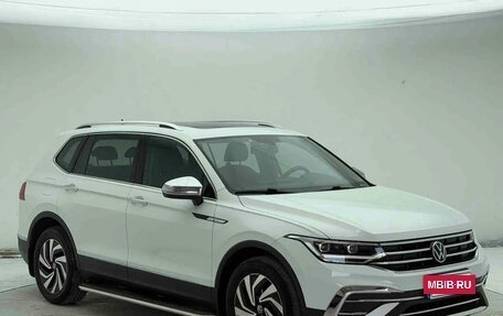 Volkswagen Tiguan II, 2022 год, 2 196 009 рублей, 2 фотография