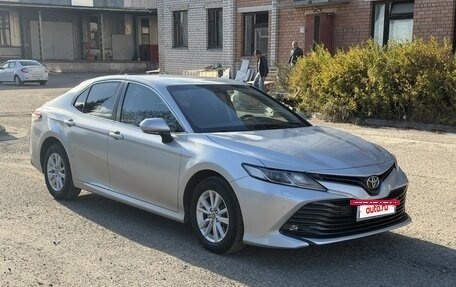 Toyota Camry, 2020 год, 1 850 000 рублей, 2 фотография