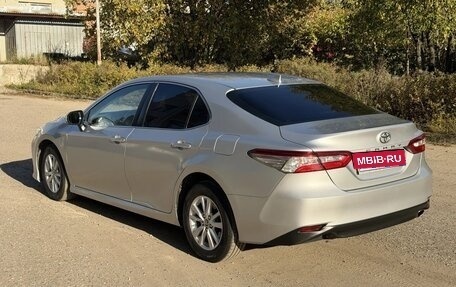 Toyota Camry, 2020 год, 1 850 000 рублей, 4 фотография