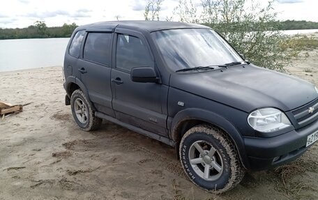 Chevrolet Niva I рестайлинг, 2004 год, 385 000 рублей, 2 фотография